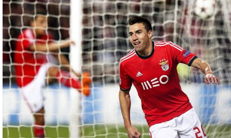Benfica's Nicolás Gaitán celebrates scoring against Paris Saint-Germai