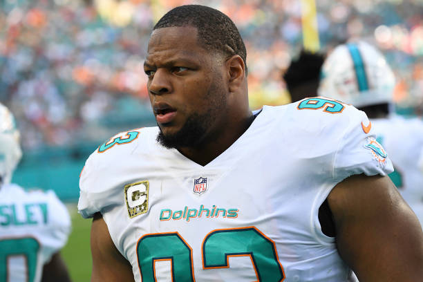 Los Angeles Rams and Ndamukong Suh sign a 1-year $14 million contract