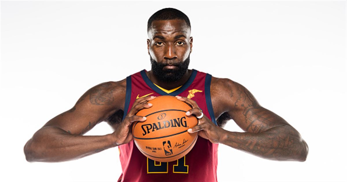 Cleveland Cavaliers sign Kendrick Perkins to the final spot on their playoff roster
