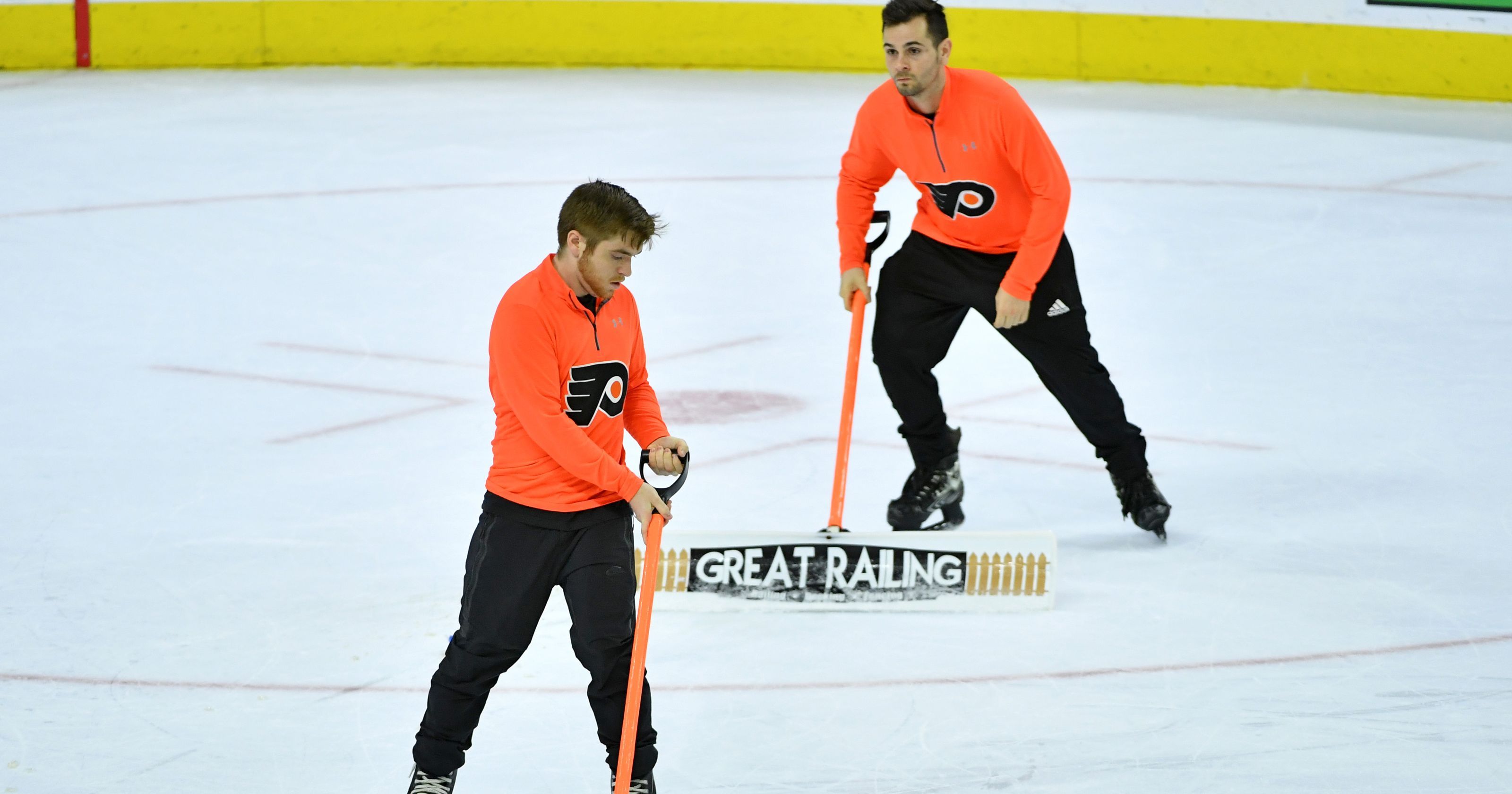 Flyers fans throw beer cans and trash on the ice during loss to Pittsburgh Penguins