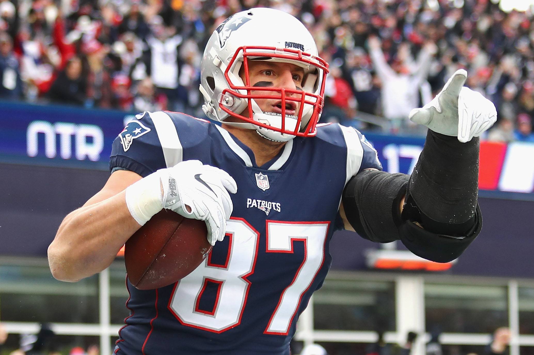 Rob Gronkowski confirms he will play for Patriots this year