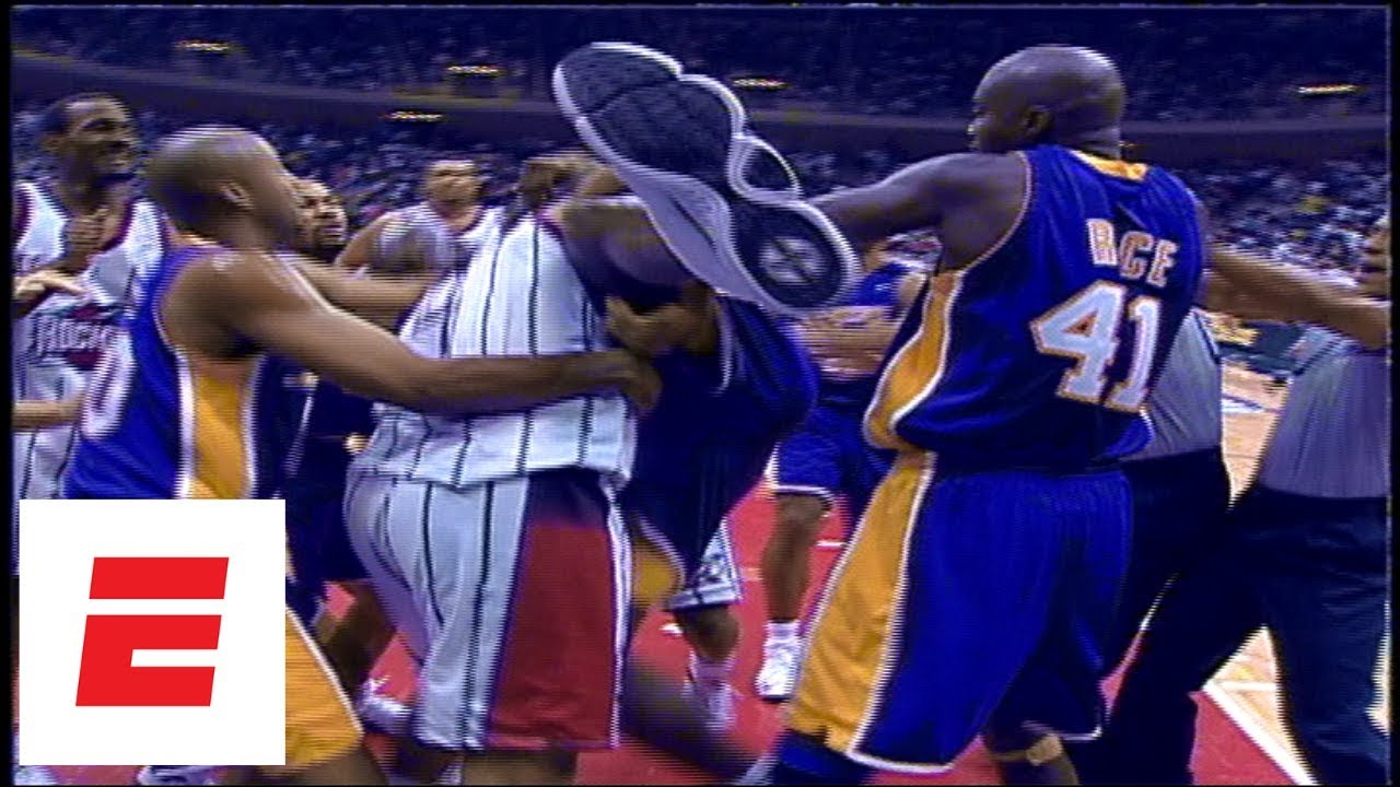 Shaquille O'Neal and Charles Barkley fight during Lakers vs. Rockets