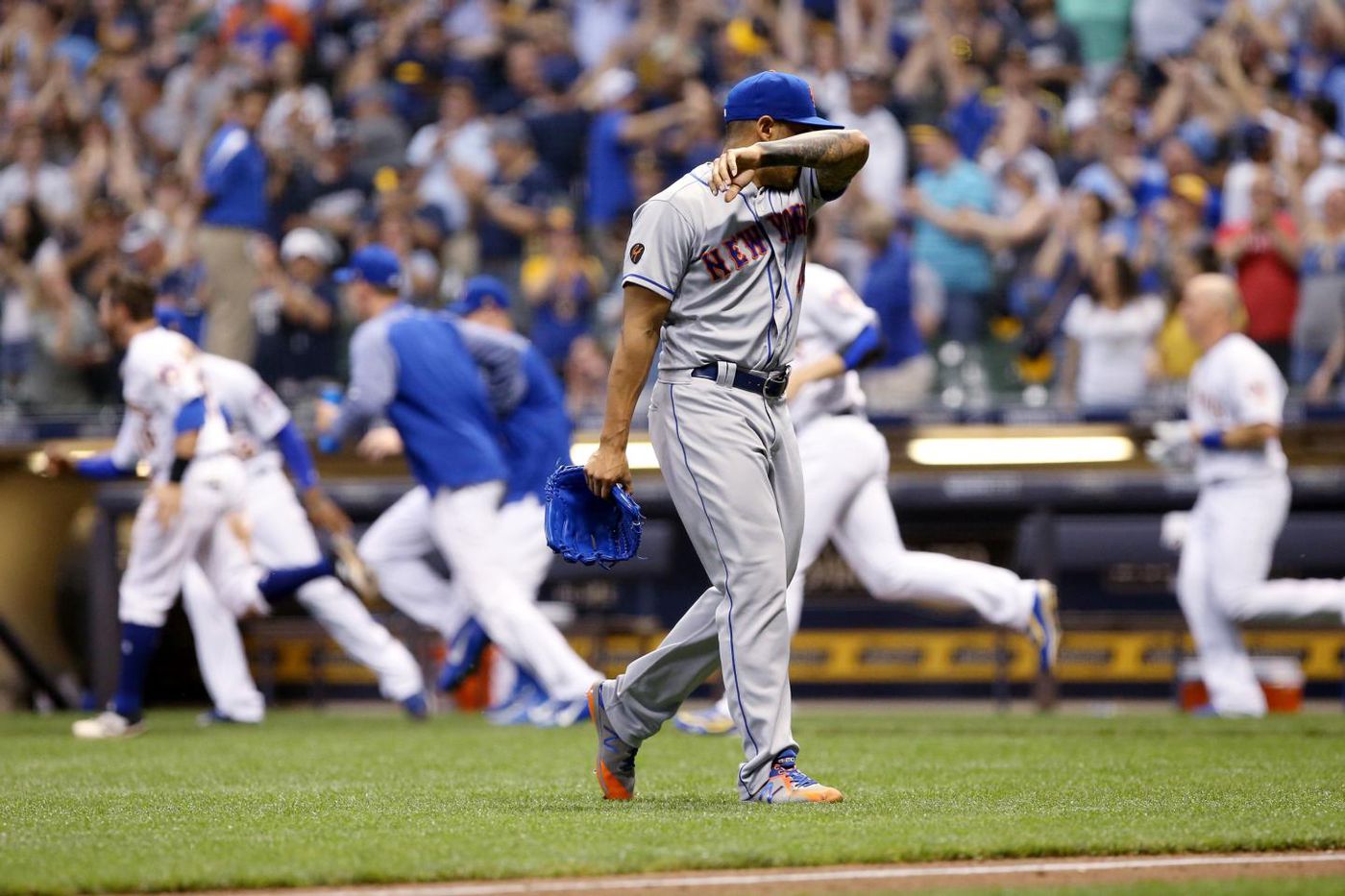 Mets plan to send Ramos to New York for him to get his shoulder examined