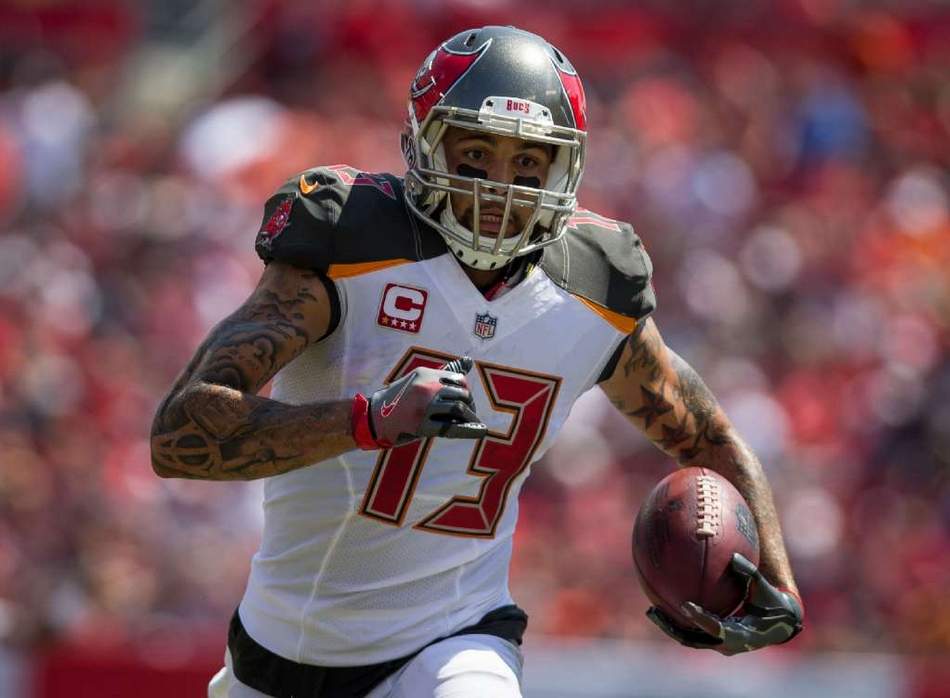 Mike Evans donates $11,000 to aid the family of Florida shooting victim