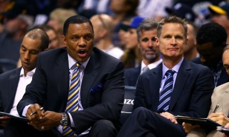 Steve Kerr talks with Alvin Gentry before Warriors signed a contract with DeMarcus