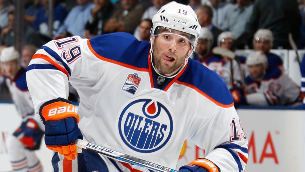 St. Louis Blues have reportedly signed Patrick Maroon officially