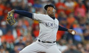 Yankees’ Aroldis Chapman leaves game following knee injury