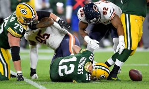 Aaron Rodgers returns back to the game after knee injury, leads Packers to victory