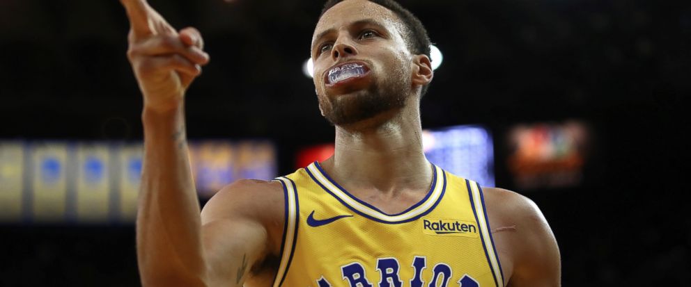 Stephen Curry gets a good start with 51 points