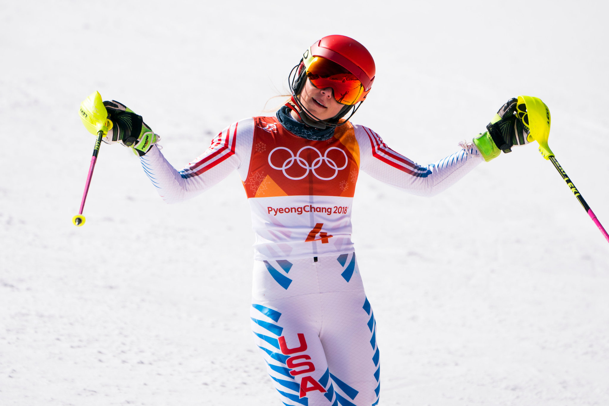 Mikaela Shiffrin makes mistakes in the last run, but manages to bag the trophy