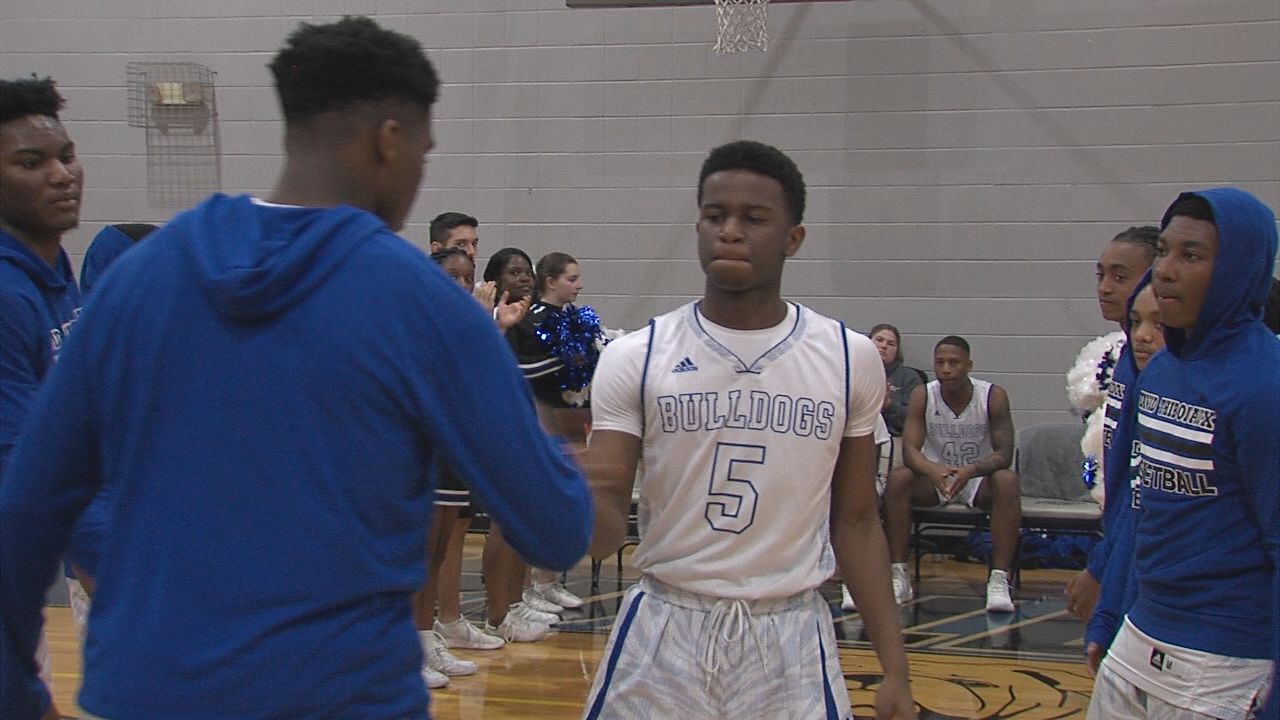 Vandy rolls out in his first complete game without star player Crush