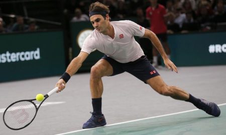 Roger Federer reaches Paris Masters quarter finals