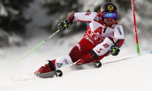 Matts Olsson manages to get the narrow lead in World Cup GS after opening run