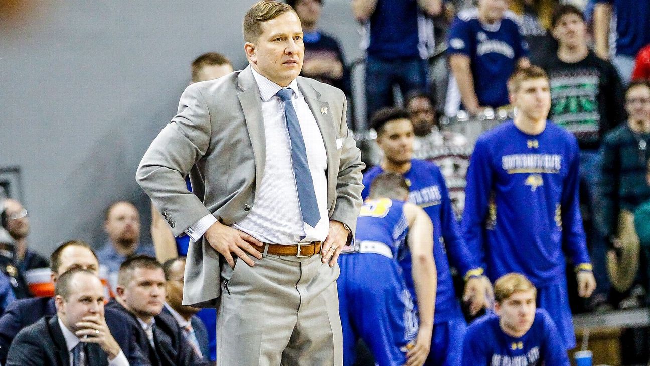 T.J. Otzelberger of South Dakota State has agreed for the 5-year deal
