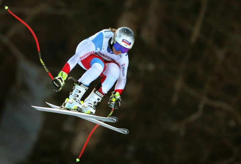 Corinne Suter claims victory in the downhill training as Lindsey Vonn is suffering from her knee ailment