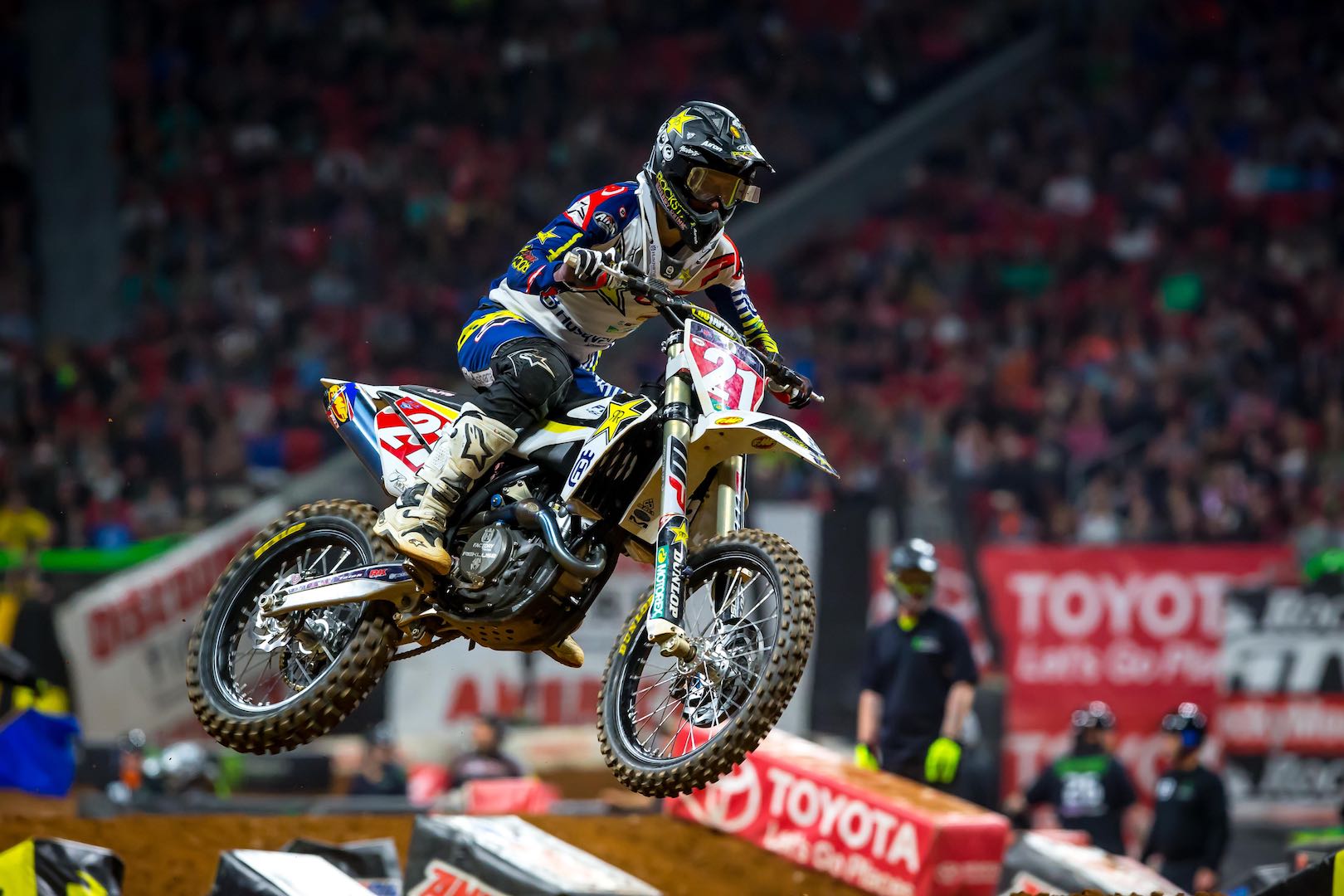 Supercross going with the best momentum through the stars signed off