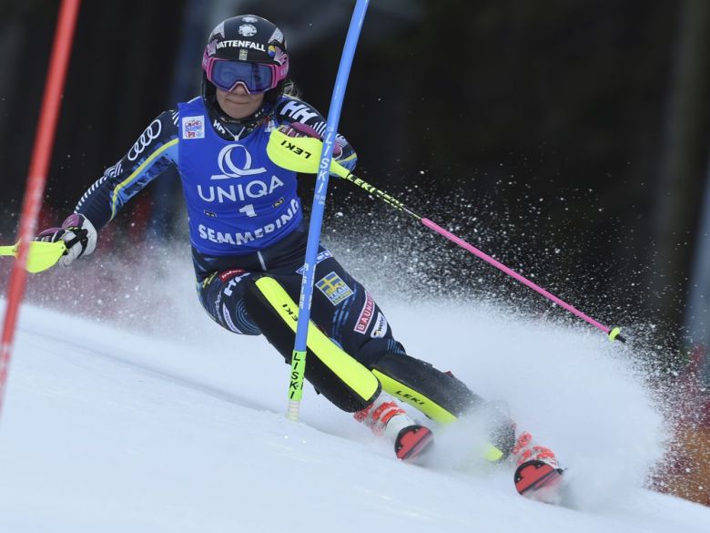 Shiffrin stays ahead of World Cup slalom, ends in on 8th straight win